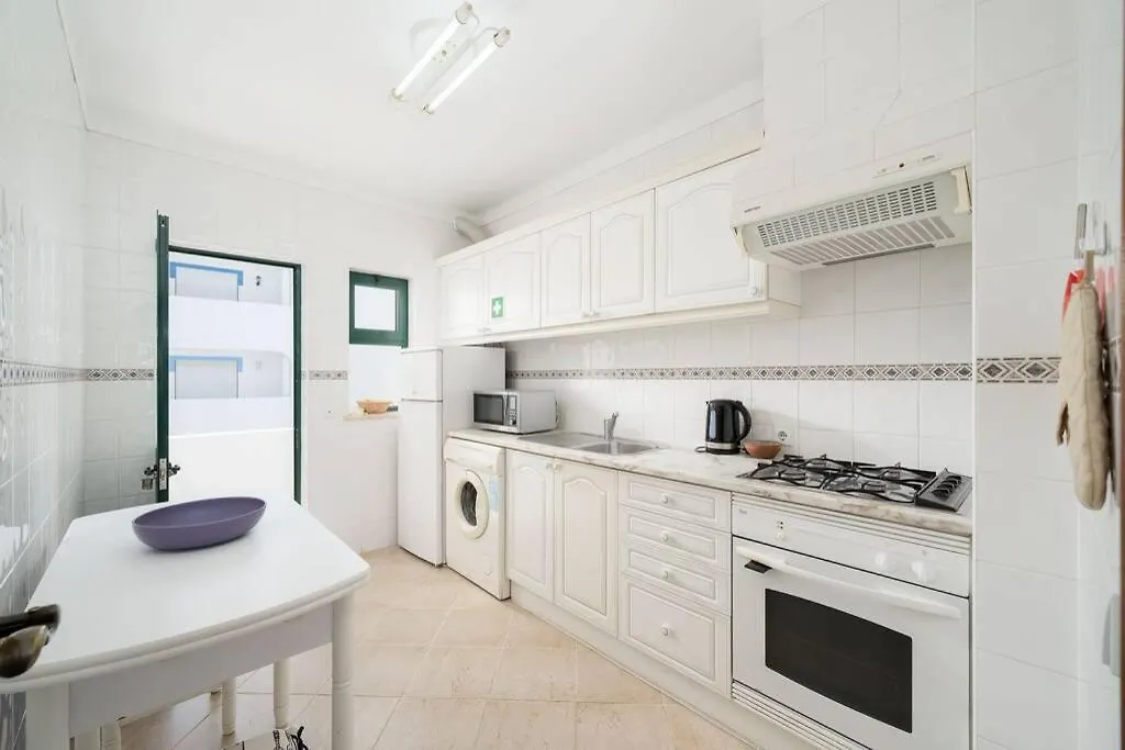 Apartamento T1 Carvoeiro C/Piscina E A 300M Praia 0*, Carvoeiro (Lagoa)