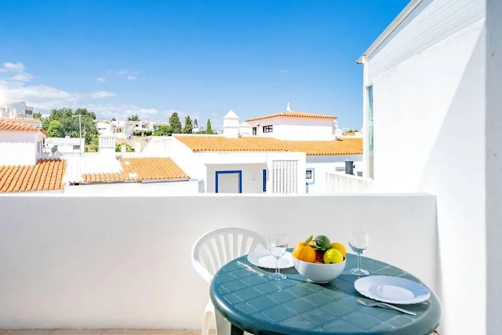 Apartamento T1 Carvoeiro C/Piscina E A 300M Praia Apartment